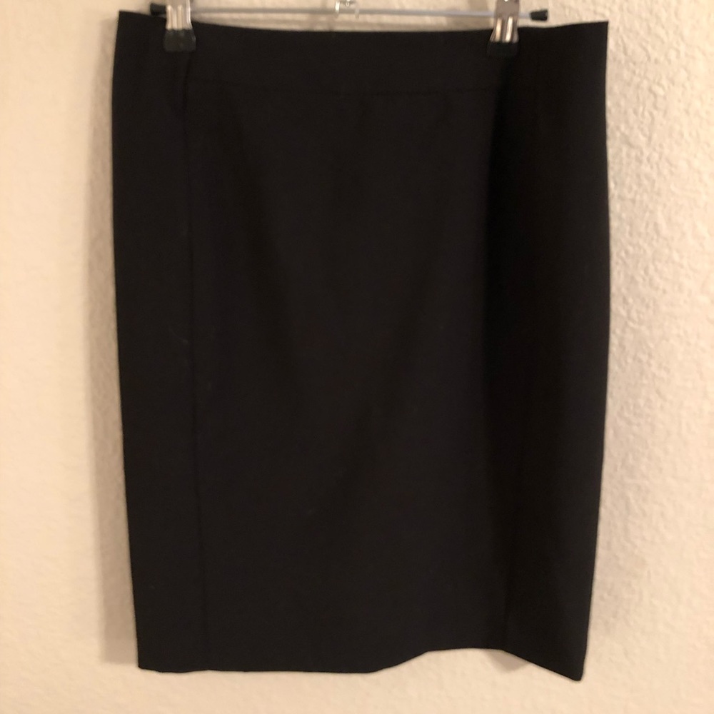 Worthington New black skirt size 6P NWT